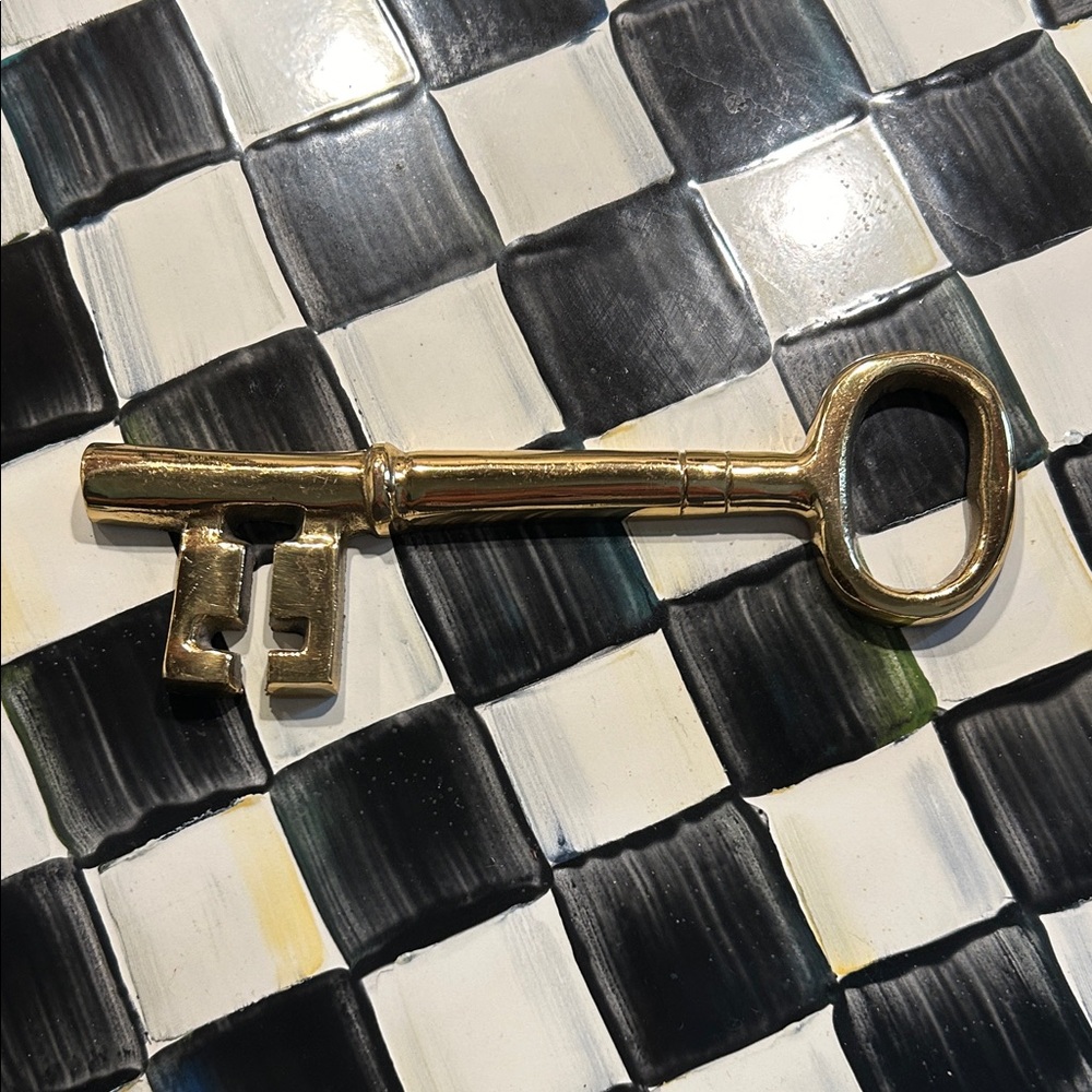 Brass Vintage Style Key. 🗝️🗝️